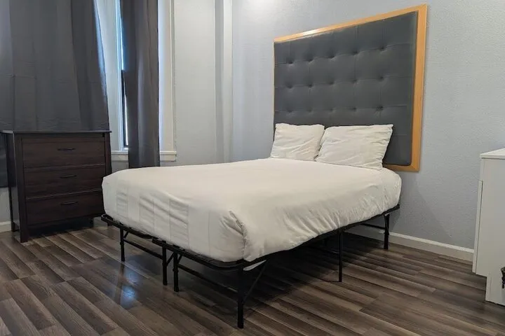 Room 4 of 18