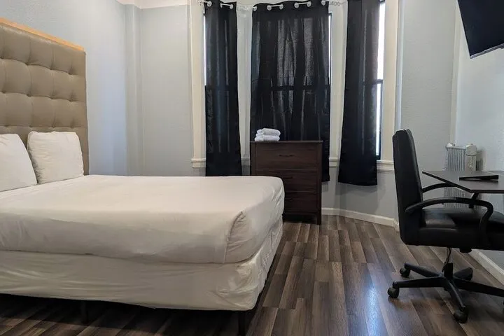 Room 2 of 18