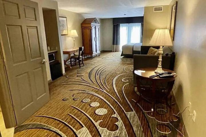 Room 4 of 52