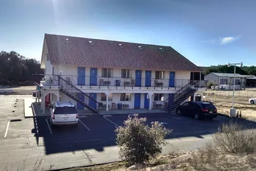 Backcountry Inn Motel