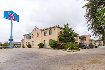 Motel 6 San Antonio TX - Fiesta Trails