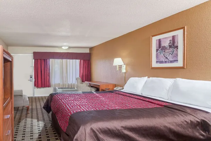 Room 4 of 14