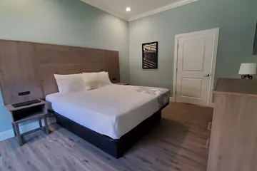 Crestridge Inn