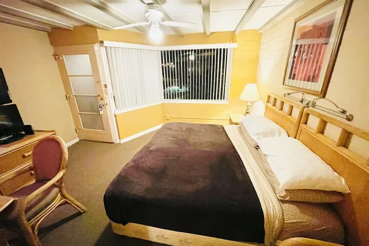 Room 5 of 83