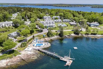 Spruce Point Inn