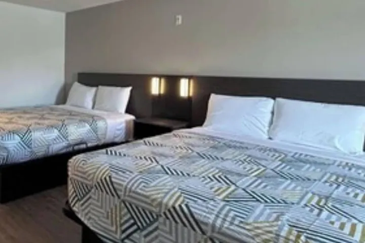 Room 4 of 15