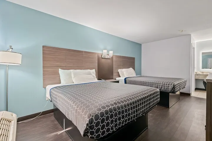 Room 4 of 13