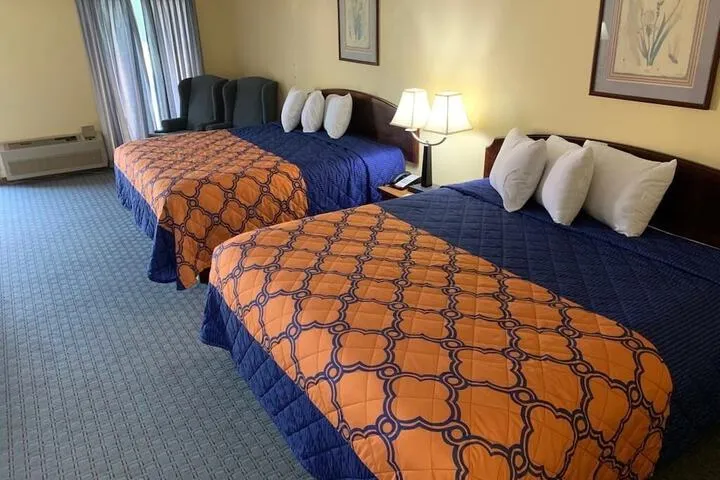 Room 4 of 16