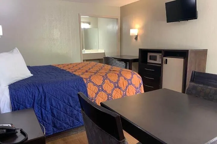 Room 3 of 16