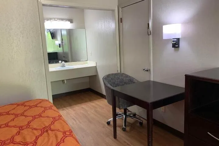 Room 5 of 16