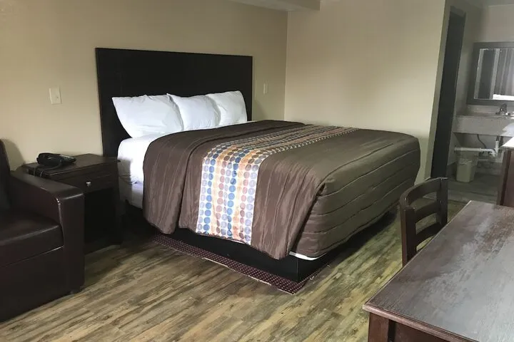 Room 4 of 33