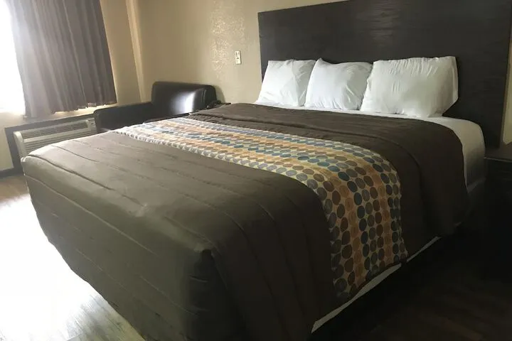Room 5 of 33