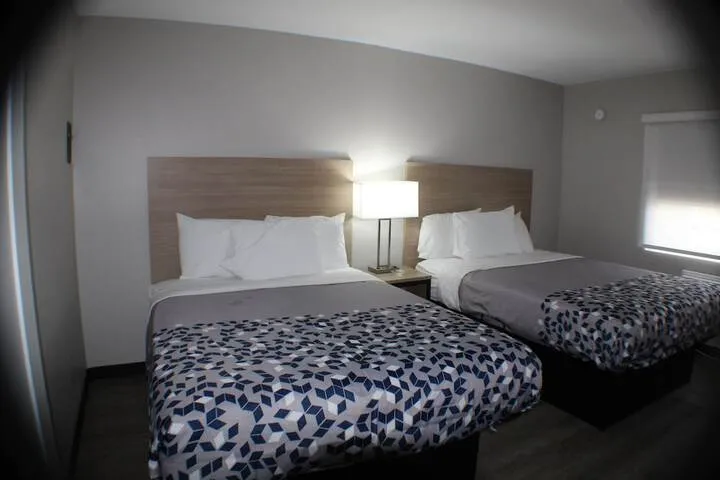 Room 4 of 9