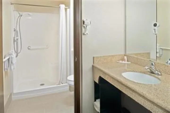 Room 4 of 43