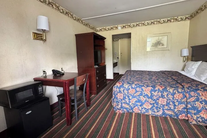 Room 4 of 13