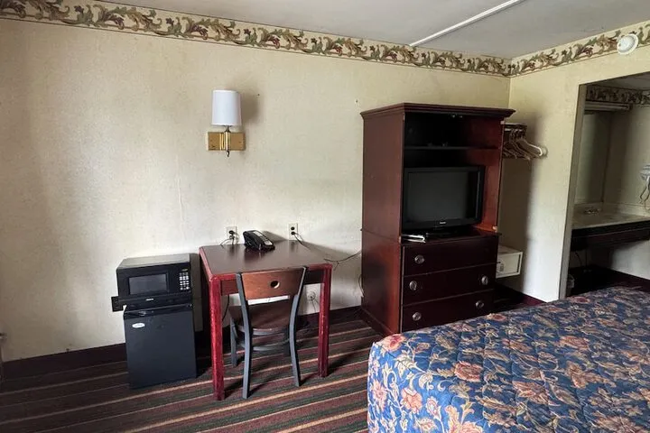 Room 5 of 13