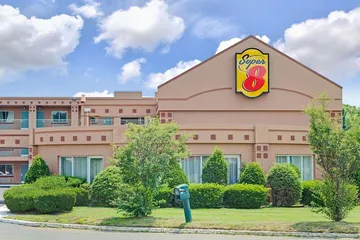 Super 8 by Wyndham Milford / New Haven