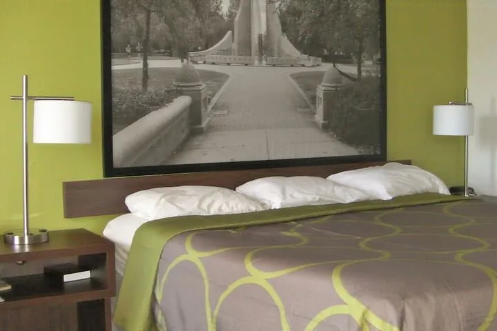 Room 4 of 41
