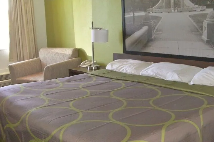 Room 3 of 41