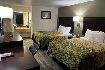 Econo Lodge Inn & Suites Macon North