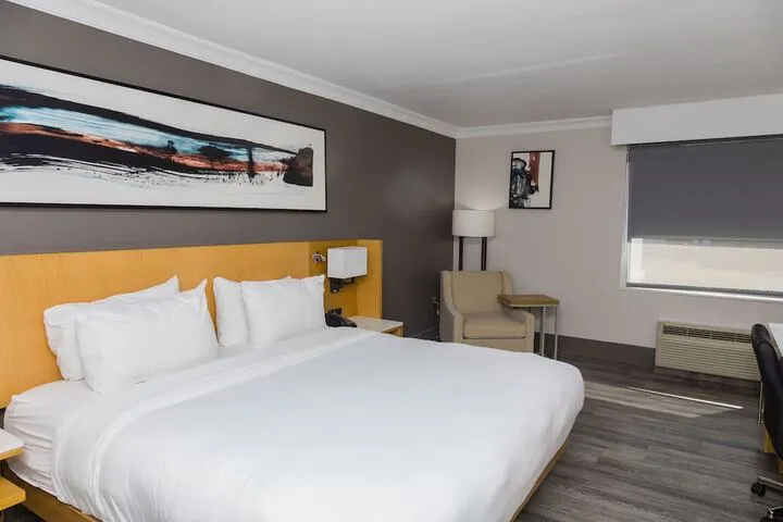 Room 4 of 27
