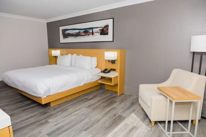Room 3 of 27