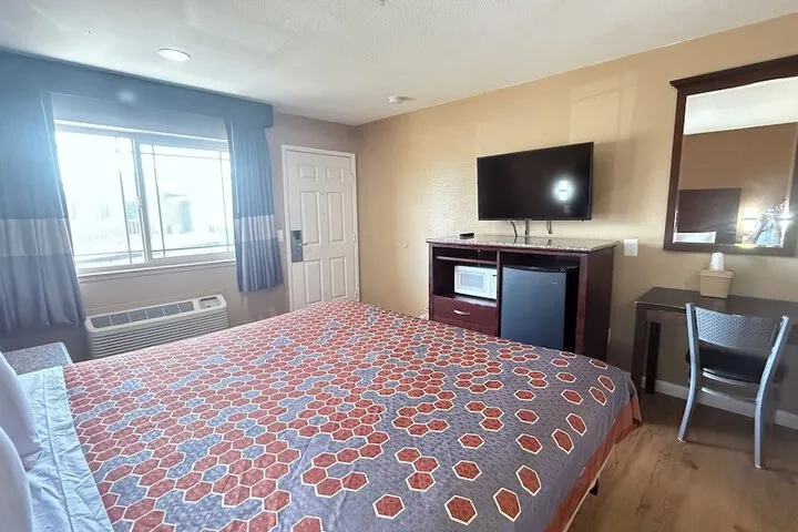 Room 5 of 33