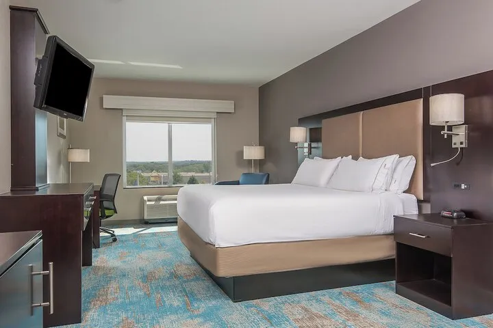 Room 4 of 36