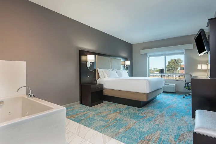 Room 5 of 36