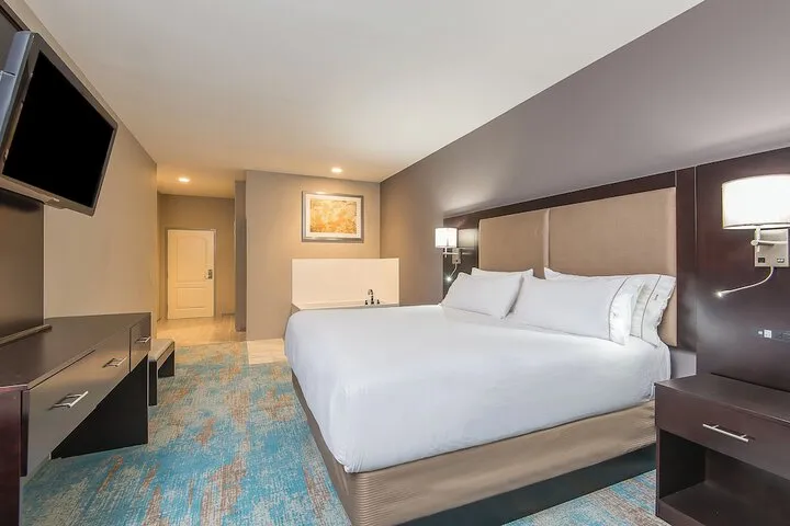 Room 3 of 36