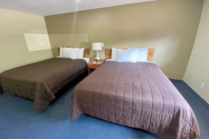 Room 4 of 8