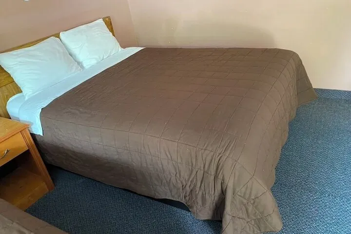 Room 3 of 8
