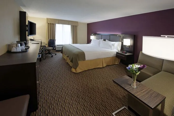 Room 4 of 24