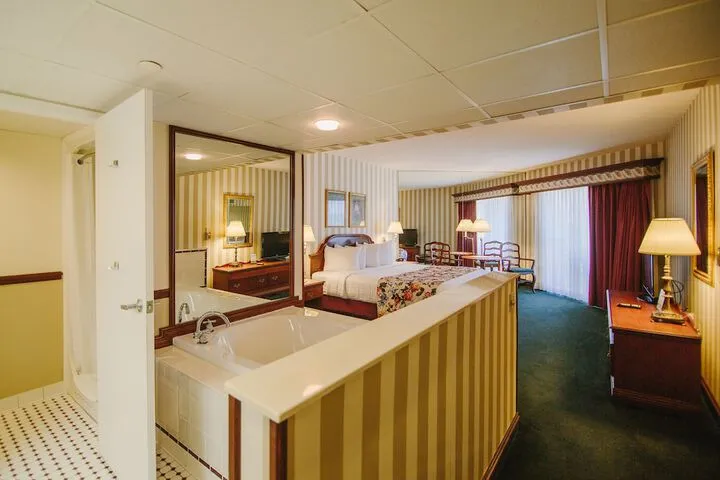 Room 5 of 74