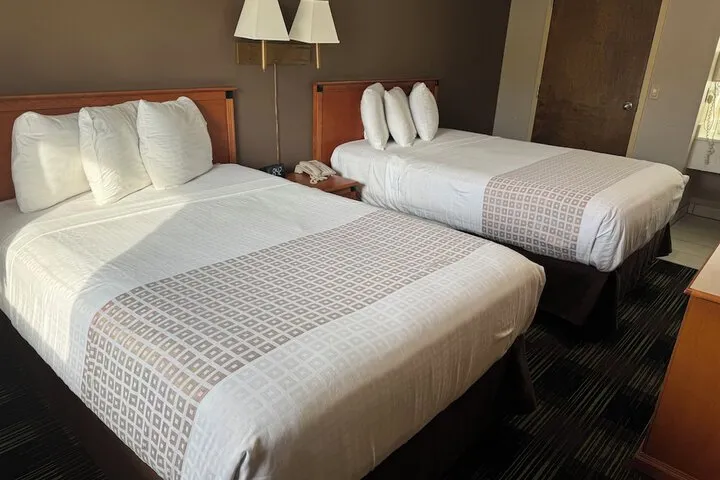 Room 2 of 32
