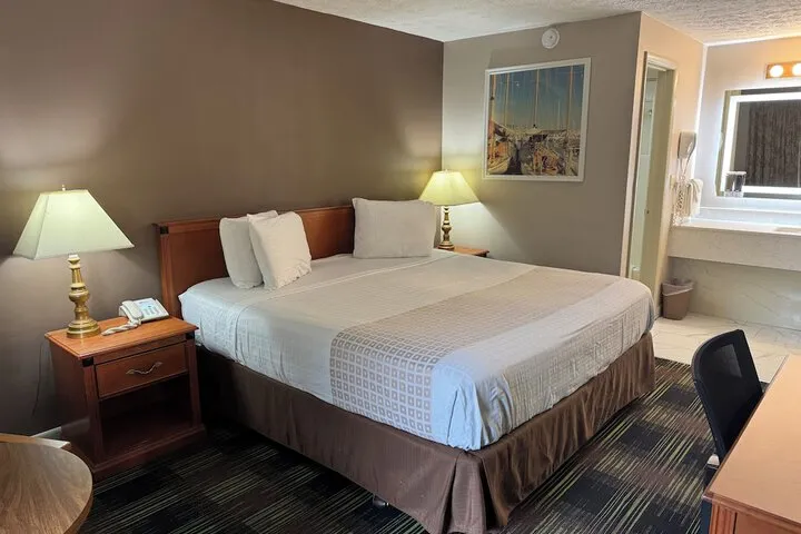 Room 4 of 32