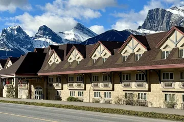 Canmore Inn & Suites