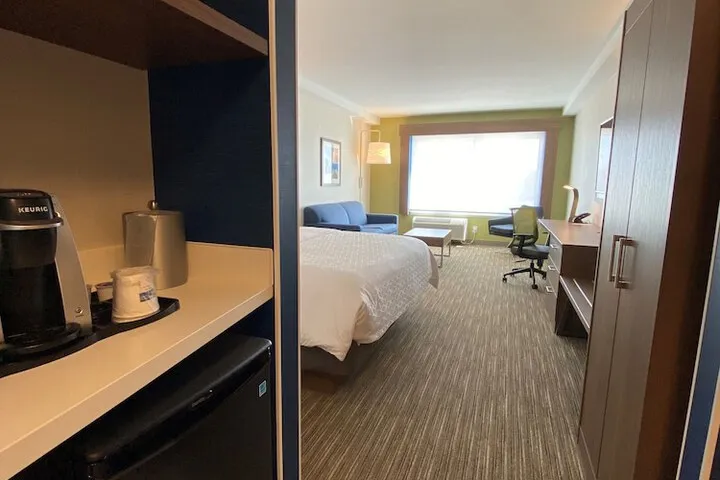 Room 4 of 62