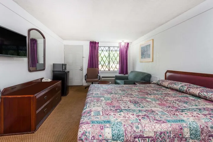 Room 4 of 15