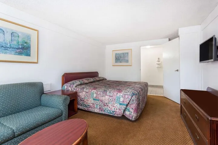 Room 5 of 15