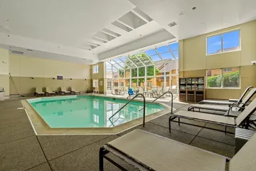 Chicago Club Inn & Suites