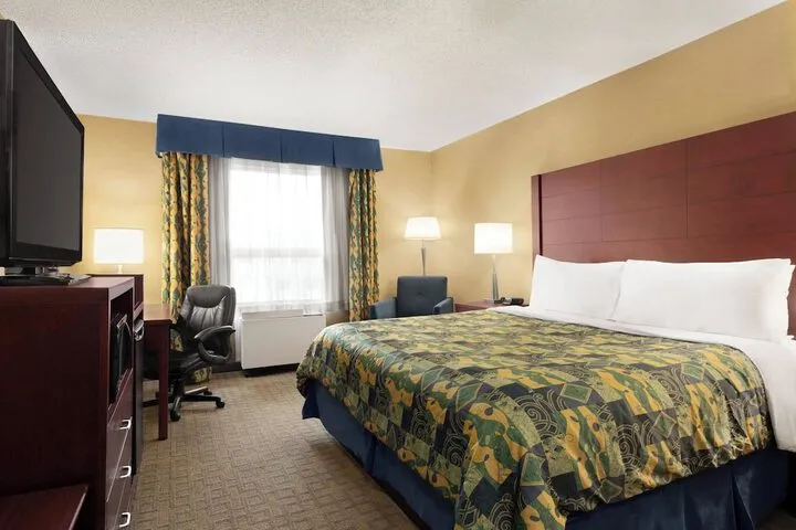 Room 5 of 9