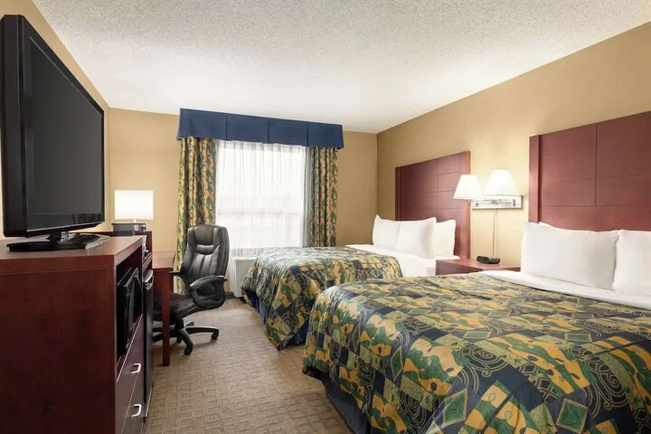 Room 4 of 9