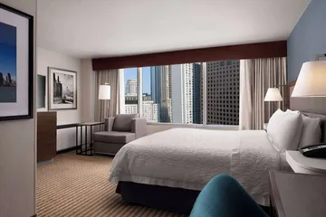 Hampton Inn Chicago Downtown / Magnificent Mile