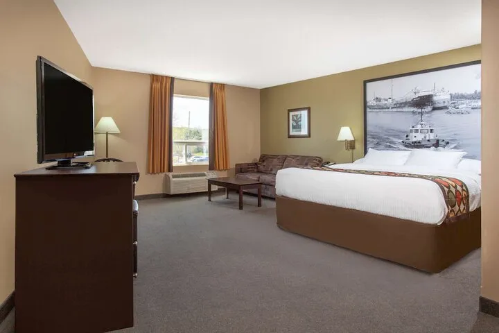 Room 5 of 33