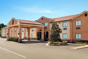 Super 8 by Wyndham Clinton / Jackson West