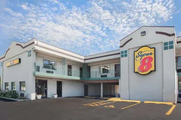 Super 8 by Wyndham Chicago / Rosemont/OHare/SE