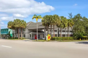 Super 8 by Wyndham Dania / Fort Lauderdale Arpt
