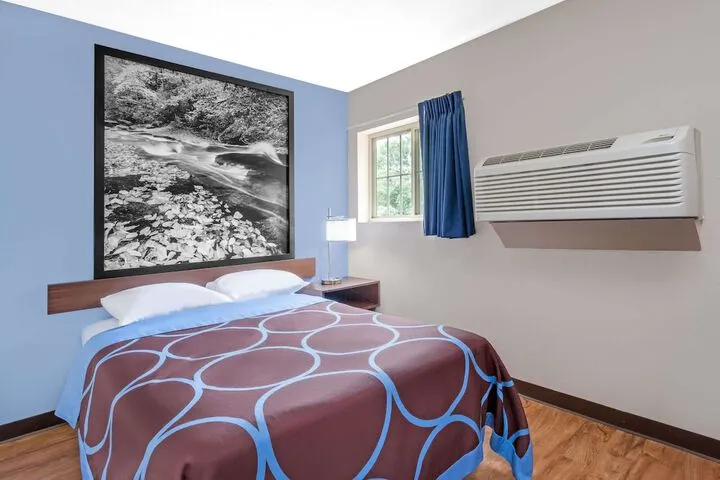 Room 5 of 16