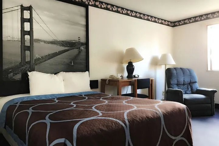 Room 4 of 24